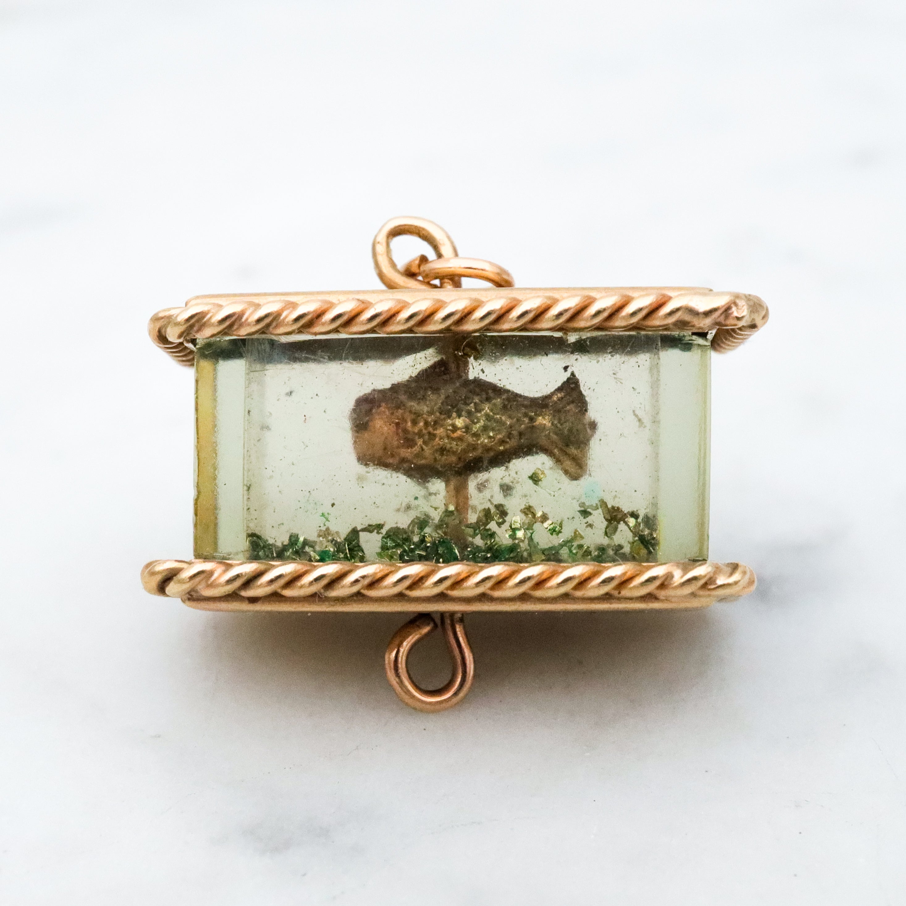 Rare Mid Century 9k gold moving fish tank charm pendant